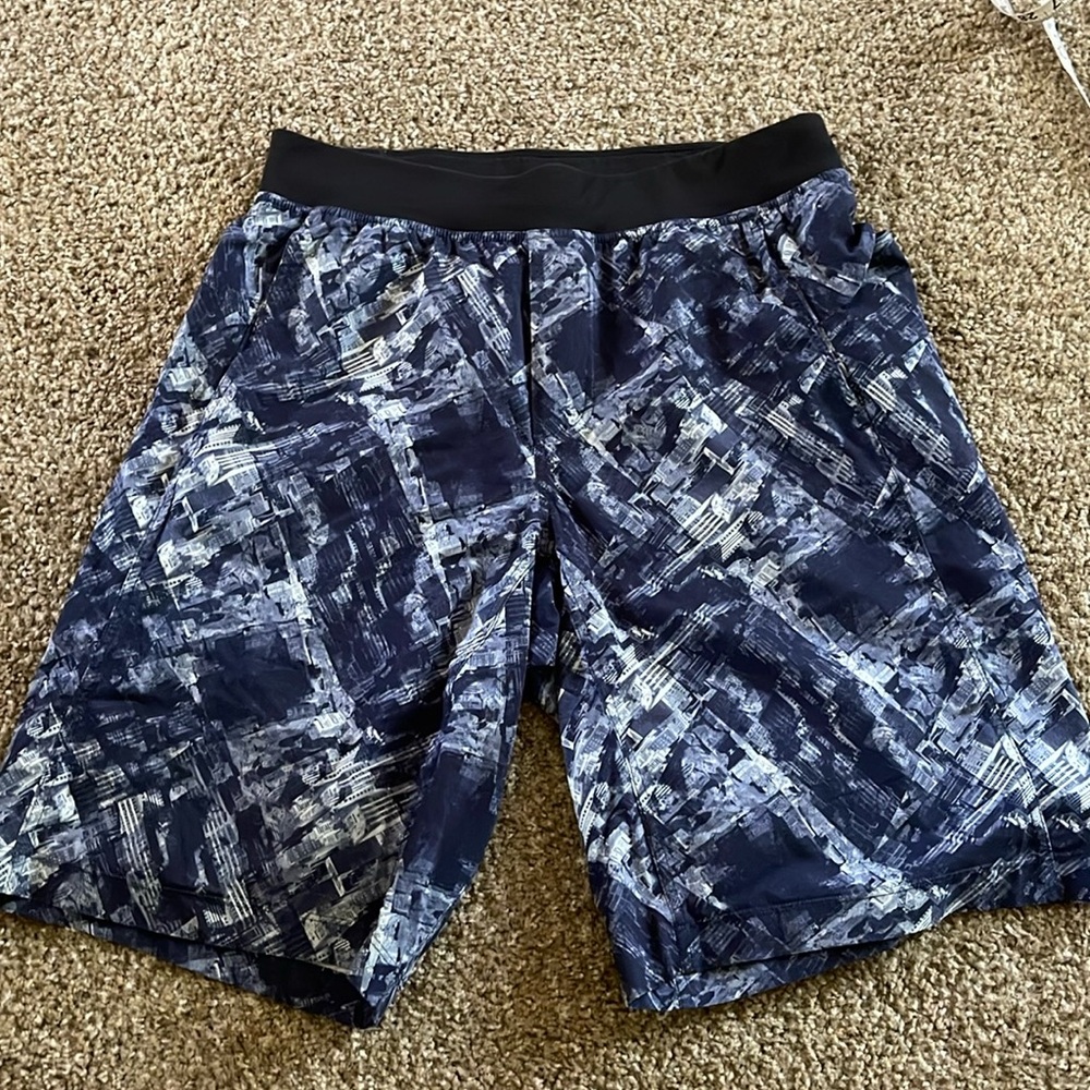 Men’s Lululemon Linerless Shorts Blue City Print